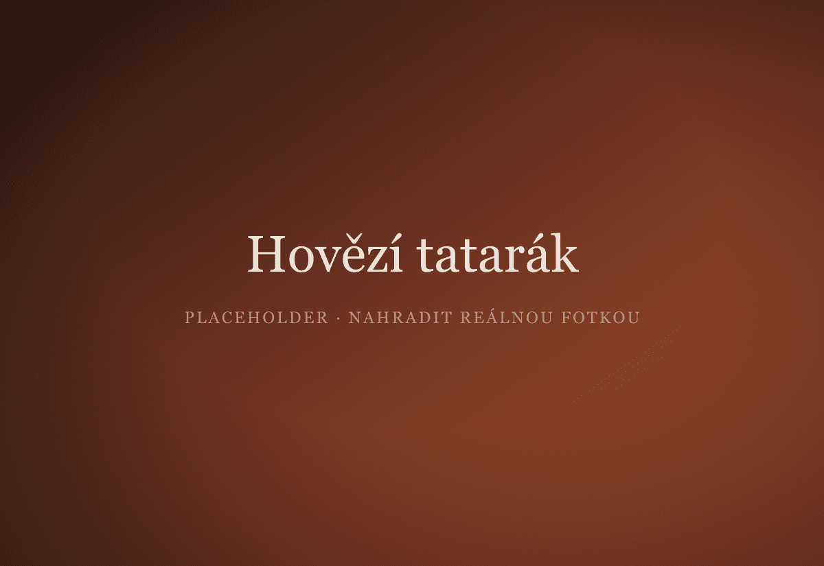Hovězí tatarák se žloutkem a topinkami